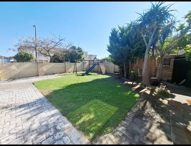 4 BEDROOM HOUSE RENTED IN SUMMERSTRAND